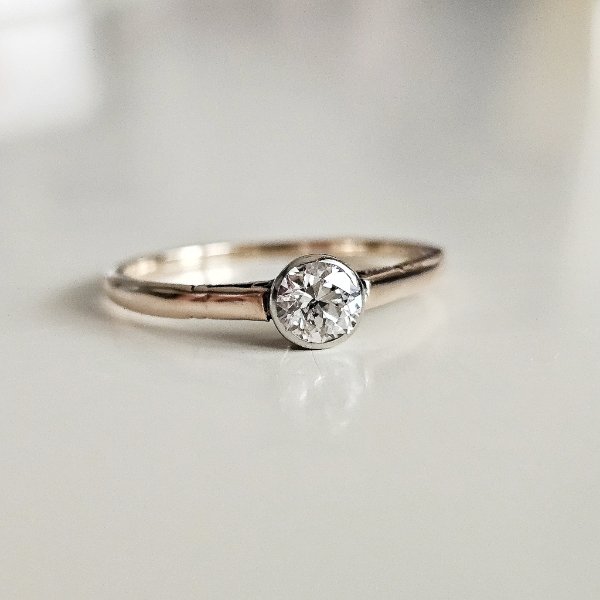 https://ekszeraukcio-ng-production-product.s3.eu-central-1.amazonaws.com/006f39a0-ee81-4c6a-b90b-3427fa05502d_thumbnail