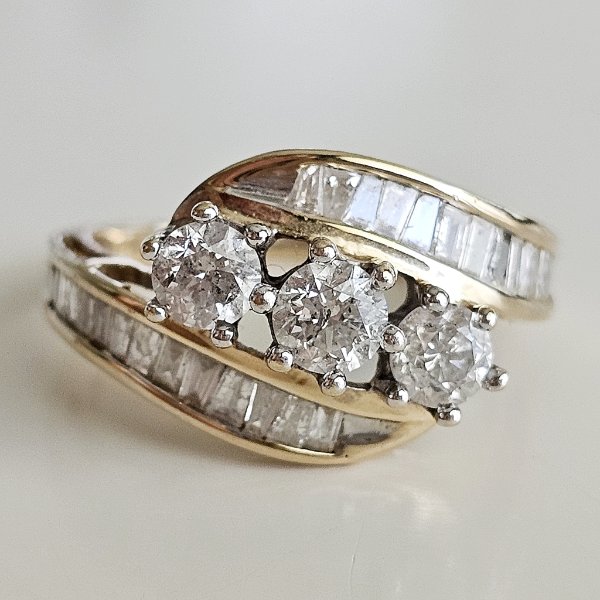 https://ekszeraukcio-ng-production-product.s3.eu-central-1.amazonaws.com/14f7ecf5-d8ec-4e28-8599-893efe36d4b0_thumbnail