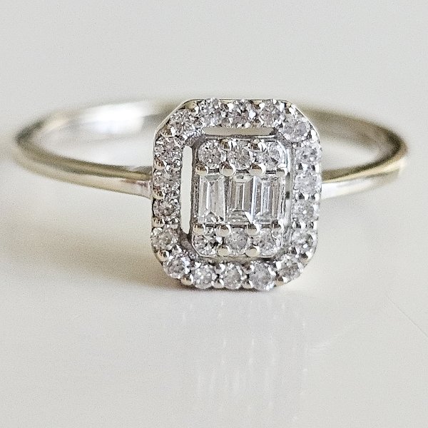https://ekszeraukcio-ng-production-product.s3.eu-central-1.amazonaws.com/643f1c74-991a-42d9-a7ce-395288b9623e_thumbnail