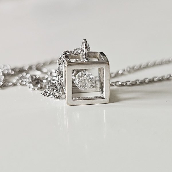 https://ekszeraukcio-ng-production-product.s3.eu-central-1.amazonaws.com/6b7a112e-7772-4757-8a07-ab9da61c3347_thumbnail