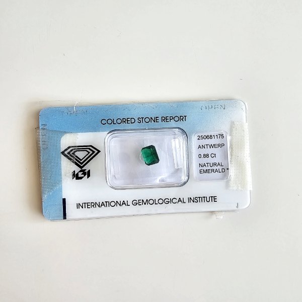 https://ekszeraukcio-ng-production-product.s3.eu-central-1.amazonaws.com/75c182ea-06cf-4180-9a52-d918af678adf_thumbnail