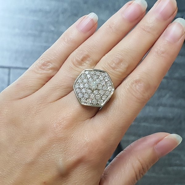 https://ekszeraukcio-ng-production-product.s3.eu-central-1.amazonaws.com/7bbd41a3-4fd1-4a20-bb55-11d206f559b4_thumbnail