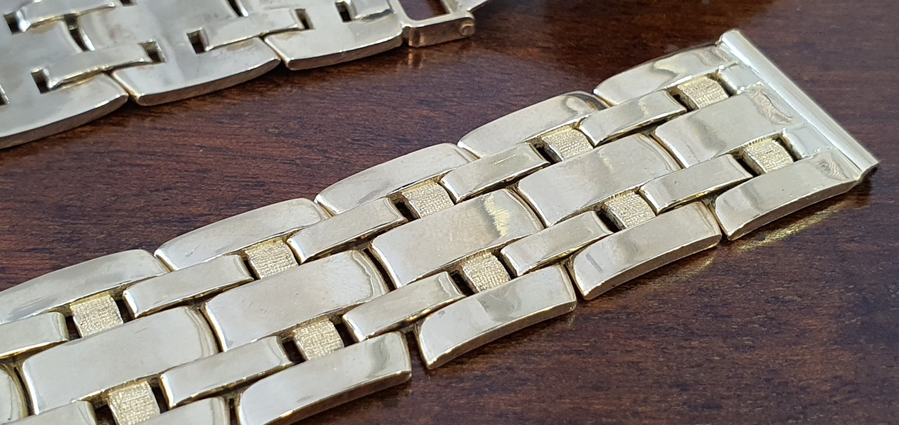 https://ekszeraukcio-ng-production-product.s3.eu-central-1.amazonaws.com/7f8032cd-27c3-4cb7-9c03-233b18d8f163