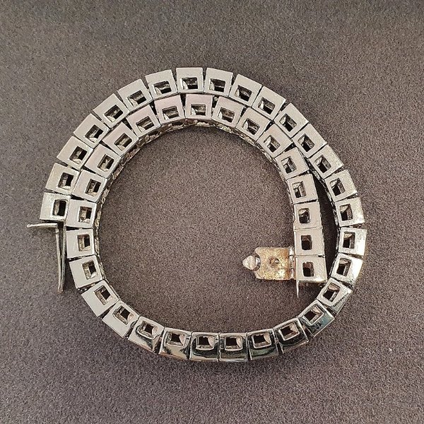 https://ekszeraukcio-ng-production-product.s3.eu-central-1.amazonaws.com/930fb93e-6379-42e0-afa8-1702895b9170_thumbnail