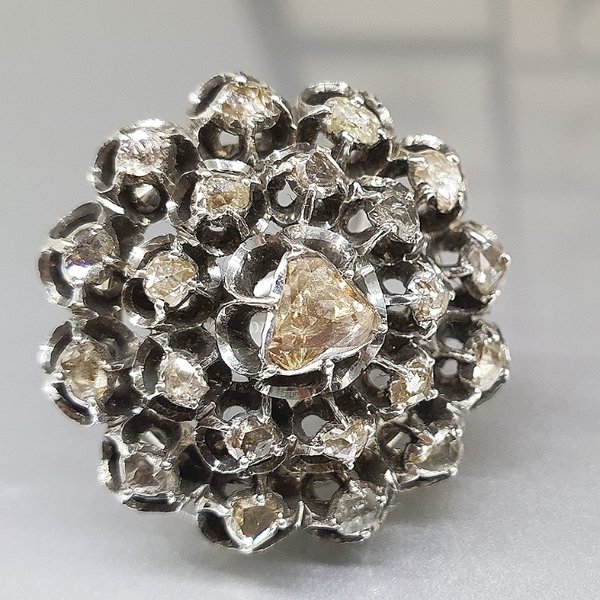 https://ekszeraukcio-ng-production-product.s3.eu-central-1.amazonaws.com/9d8e74ea-7b13-4dc5-a003-a85173b315af_thumbnail