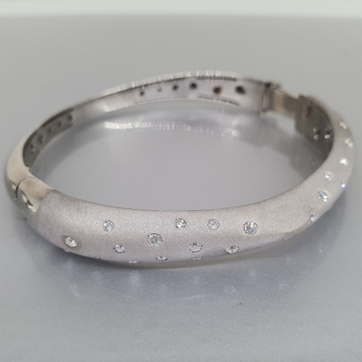 https://ekszeraukcio-ng-production-product.s3.eu-central-1.amazonaws.com/a1440314-dae7-427f-8d33-3a1b0e318e42