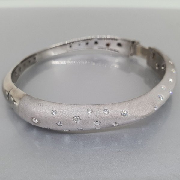 https://ekszeraukcio-ng-production-product.s3.eu-central-1.amazonaws.com/a1440314-dae7-427f-8d33-3a1b0e318e42_thumbnail