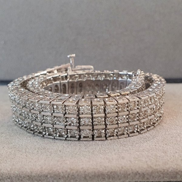 https://ekszeraukcio-ng-production-product.s3.eu-central-1.amazonaws.com/a359a18d-76d0-410e-96fd-45eb1e4f4d98_thumbnail