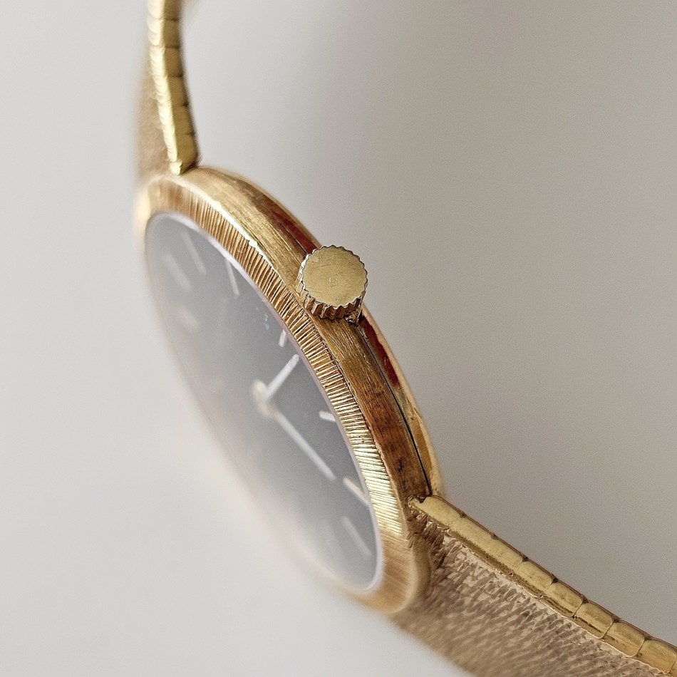 https://ekszeraukcio-ng-production-product.s3.eu-central-1.amazonaws.com/a3935466-d192-40cf-9495-eb07fa85cd8b