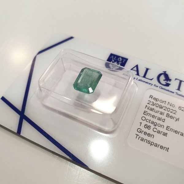 https://ekszeraukcio-ng-production-product.s3.eu-central-1.amazonaws.com/a48772d8-c0fa-4ab4-b1f7-7bc27590cc49_thumbnail