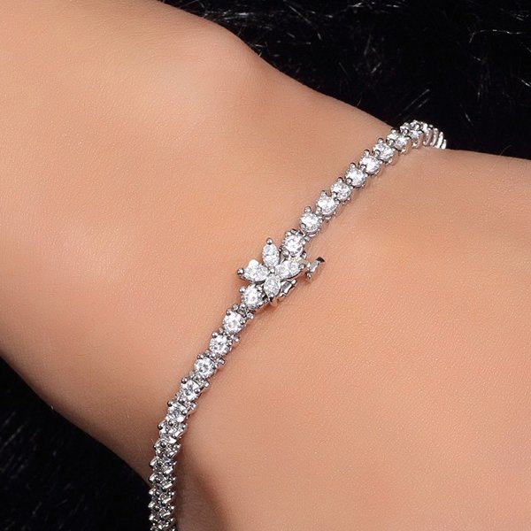 https://ekszeraukcio-ng-production-product.s3.eu-central-1.amazonaws.com/b8f8b637-2780-46b8-8786-bcc321795dc4_thumbnail