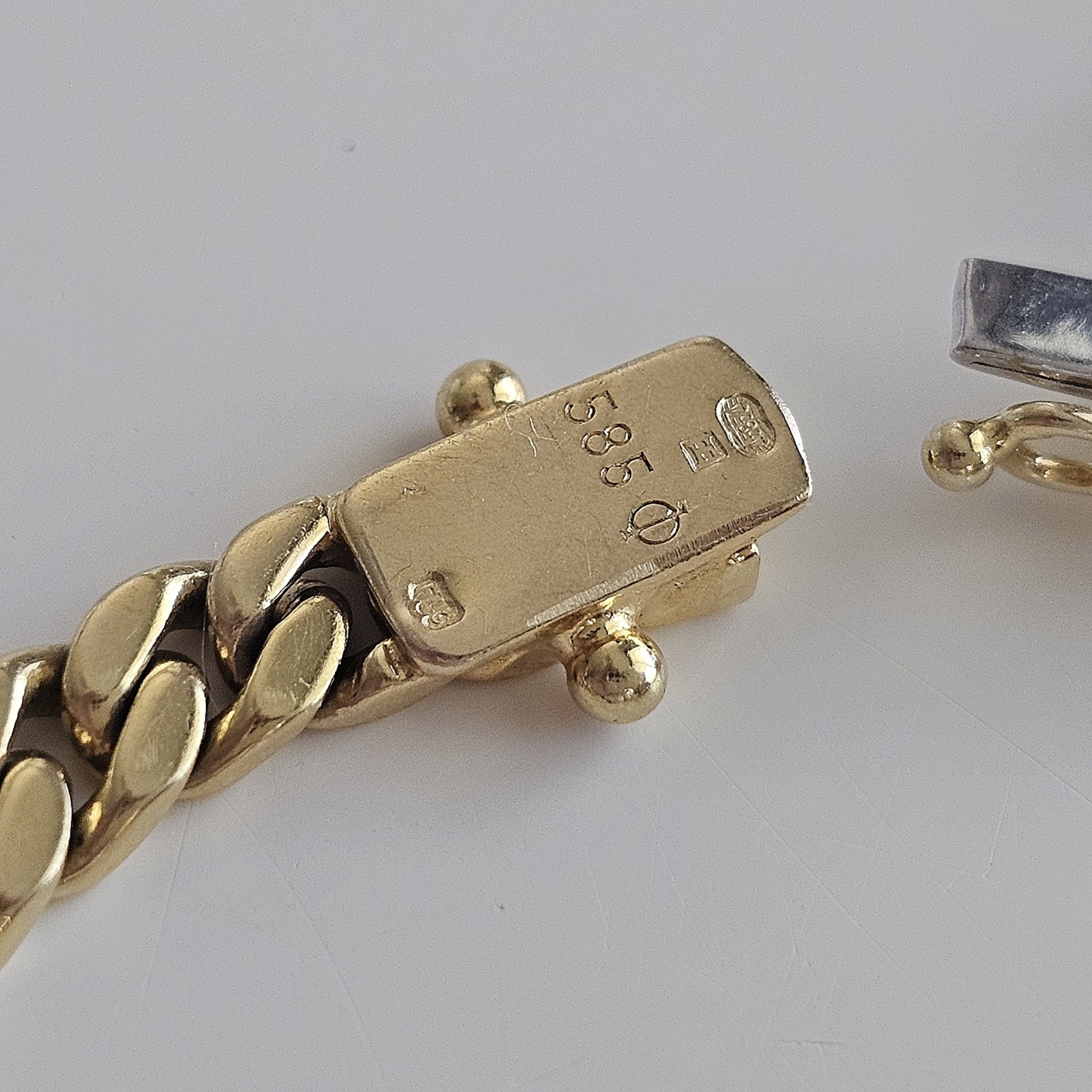 https://ekszeraukcio-ng-production-product.s3.eu-central-1.amazonaws.com/d175b6b8-ca60-4b0a-9ae6-93e071424c42