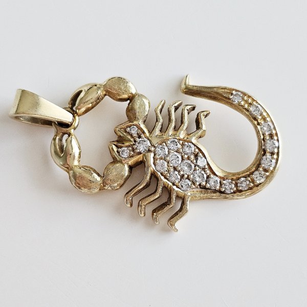 https://ekszeraukcio-ng-production-product.s3.eu-central-1.amazonaws.com/d5e5f570-b51a-4949-93ce-fa0ba20cd81d_thumbnail