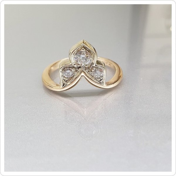 https://ekszeraukcio-ng-production-product.s3.eu-central-1.amazonaws.com/e1c52814-83b0-41c3-9f6d-b9e0915247a1_thumbnail