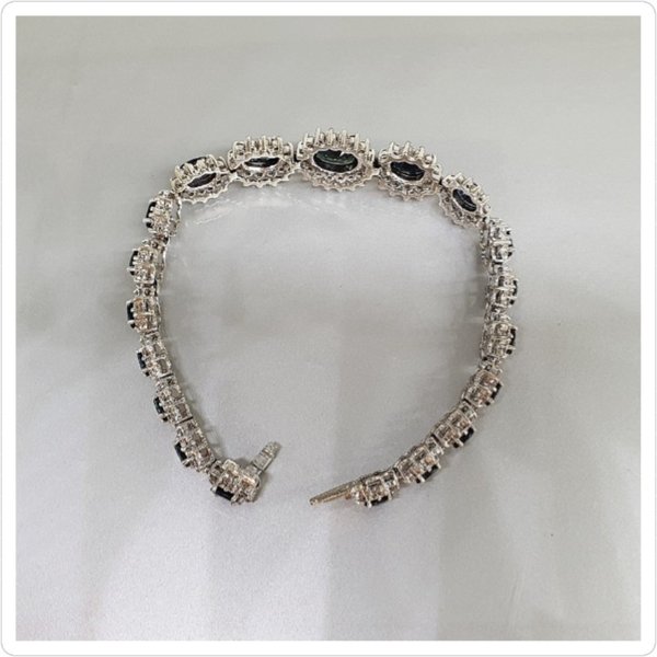 https://ekszeraukcio-ng-production-product.s3.eu-central-1.amazonaws.com/e912014d-1dc9-4e9f-8fbe-c82a72d07dbc_thumbnail