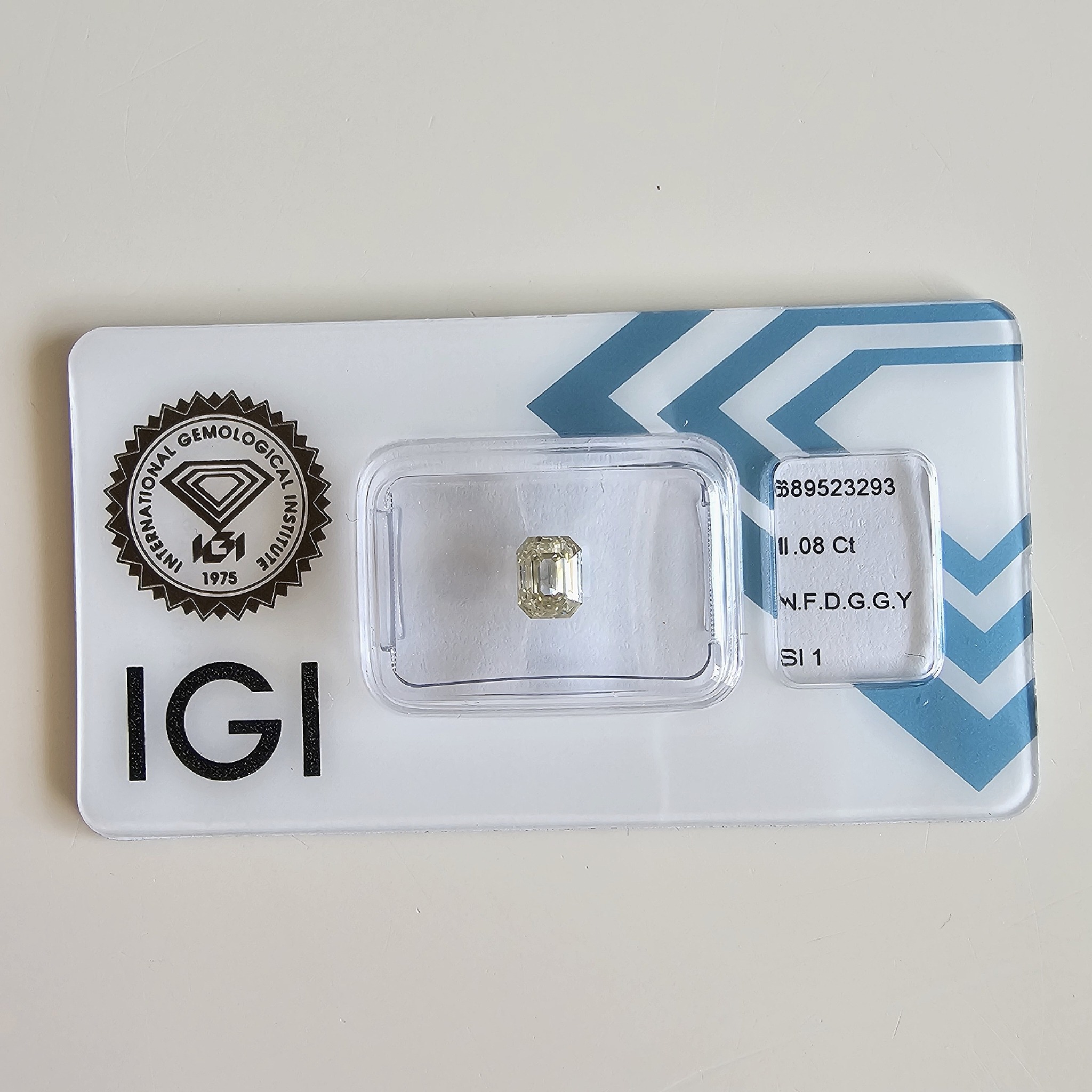 https://ekszeraukcio-ng-production-product.s3.eu-central-1.amazonaws.com/ee8df025-31e0-44de-8913-9d9cf3de0da1