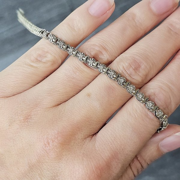 https://ekszeraukcio-ng-production-product.s3.eu-central-1.amazonaws.com/f28f761d-61ee-4093-af3c-0211934839cf_thumbnail