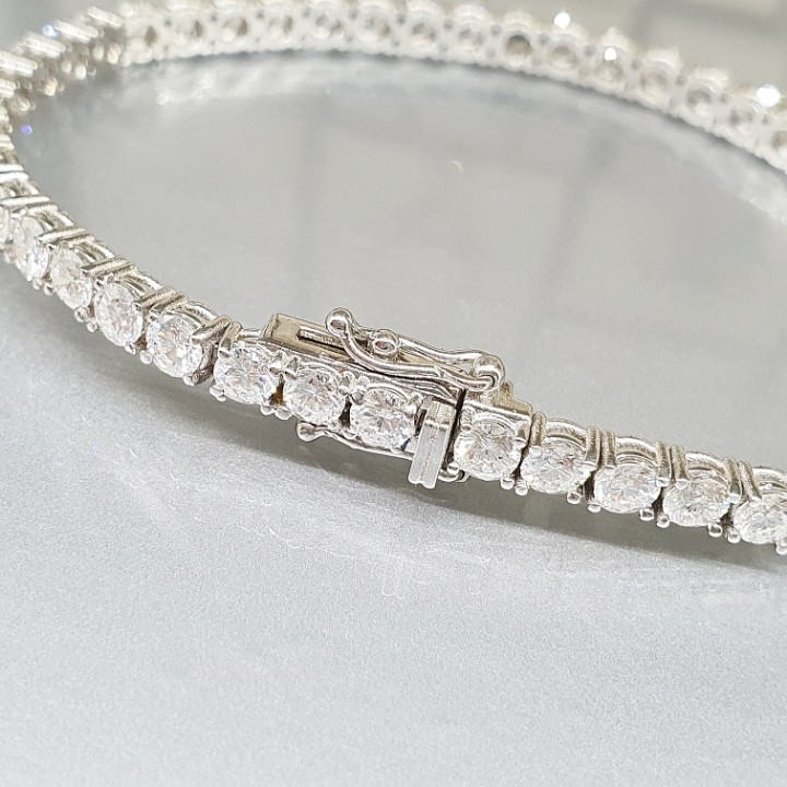 https://ekszeraukcio-ng-production-product.s3.eu-central-1.amazonaws.com/fe96a562-62b5-4763-9e51-8896d798cb7b