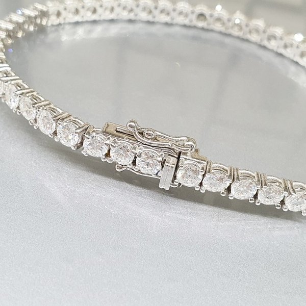 https://ekszeraukcio-ng-production-product.s3.eu-central-1.amazonaws.com/fe96a562-62b5-4763-9e51-8896d798cb7b_thumbnail